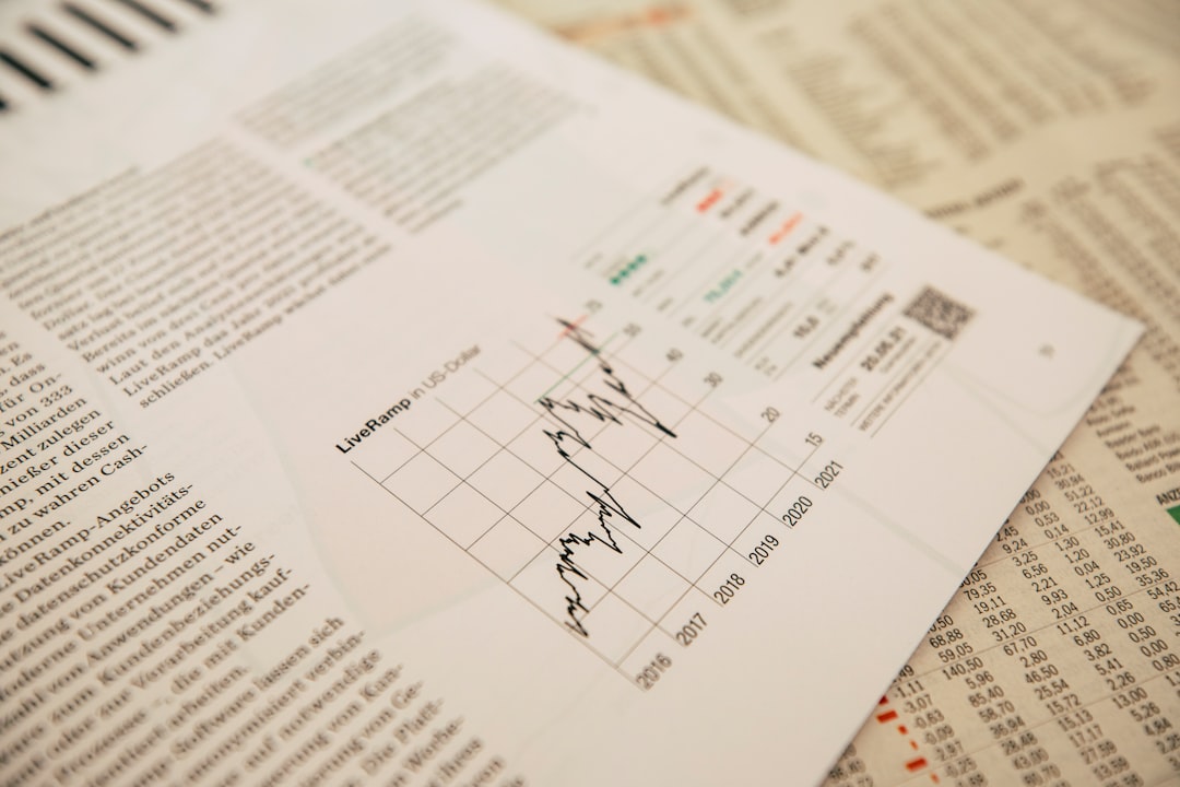 Comparison table of 6 AI bookkeeping certifications with freelancer-focused criteria